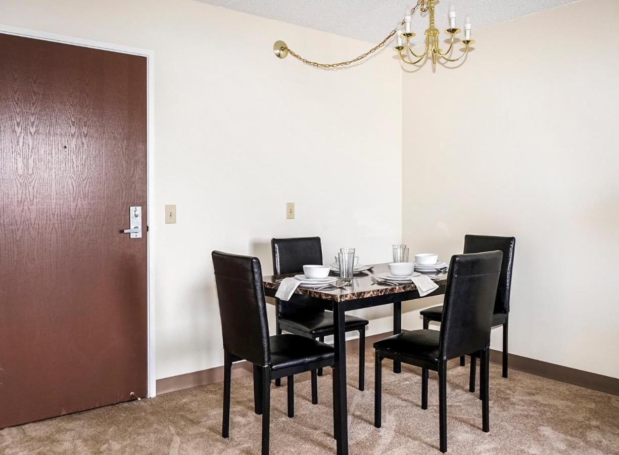 Short Term Rentals At The Park At Trowbridge Senior Community 绍斯菲尔德 外观 照片