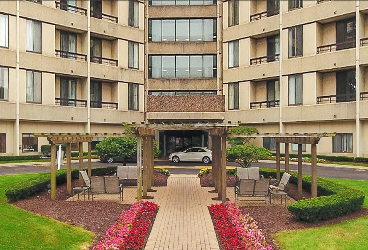 Short Term Rentals At The Park At Trowbridge Senior Community 绍斯菲尔德 外观 照片