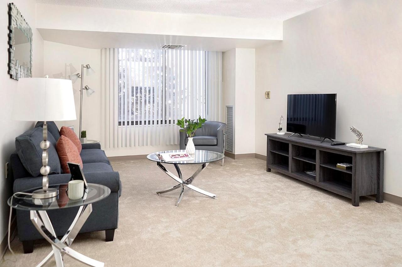 Short Term Rentals At The Park At Trowbridge Senior Community 绍斯菲尔德 外观 照片